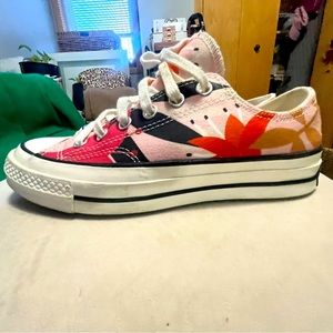 Converse low tops, sz 7 1/2, worn one time, like new.